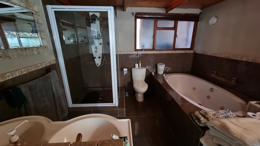 8 Bedroom Property for Sale in Die Bos Western Cape